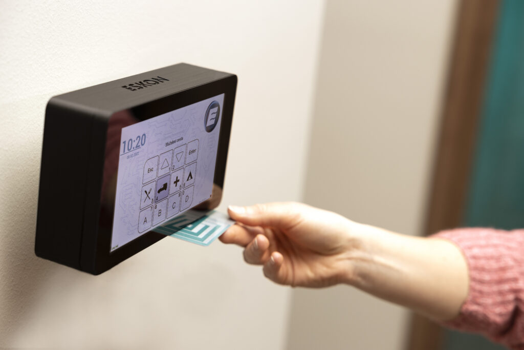 20220208_eskon_JZ_2383_2 identifikace na docházkovém snímači