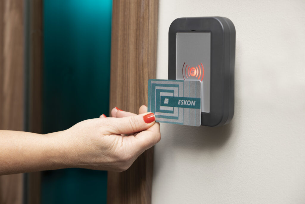 20220208_eskon_JZ_2331 přístupový systém ve firmě