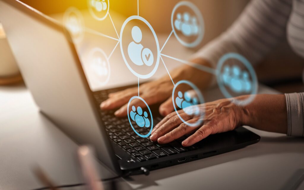 Technology,,Virtual,Communication,And,Media,Concept,-,Close,Up,Of personalistika